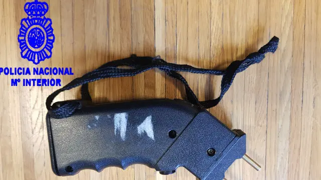 La pistola Taser intervenida. DP