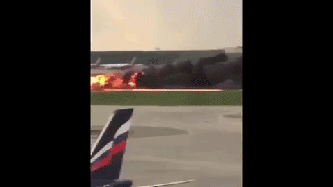 Avión en llamas