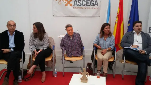 Debate de Ascega con un Ferreiro de trapo. TWITTER