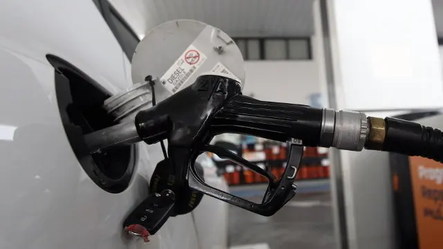 Vehículo repostando nunha estación de servizo. XESÚS PONTE