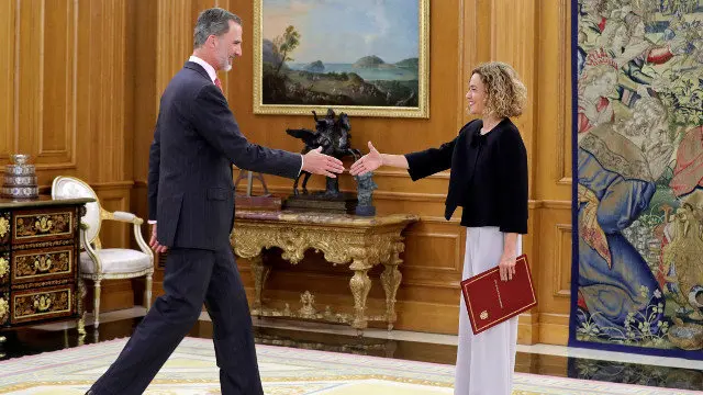 El Rey recibiendo a Meritxel Batet el lunes en la Zarzuela. EFE