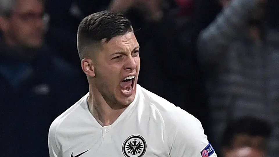 Luka Jovic celebra un gol con el Eintracht. WILL OLIVER (EFE)