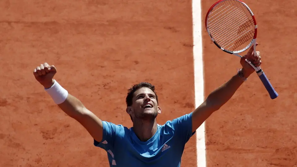 Dominic Thiem celebra su victoria ante Djokovic.YOAN VALAT (Efe)