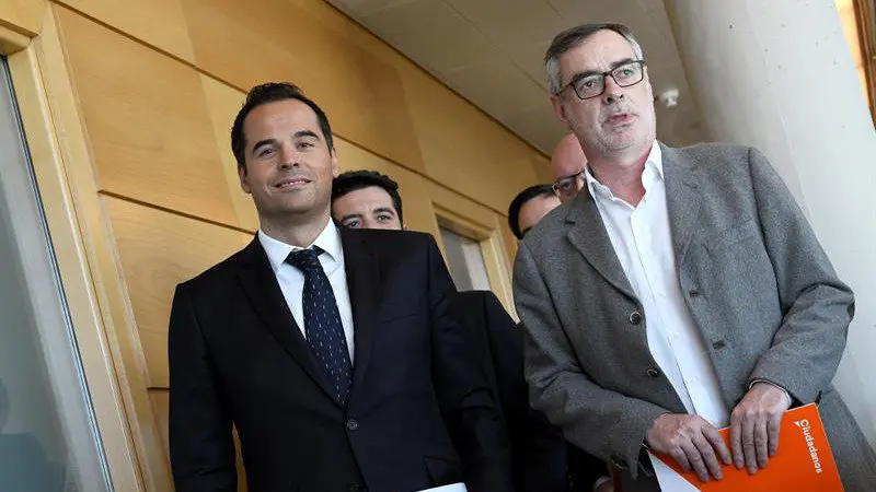 Dirigentes de Ciudadanos antes de su reunión con el Partido Popular el viernes. EFE