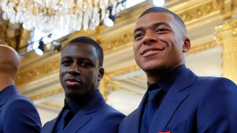 Mendy, junto a Mbappe. EFE.