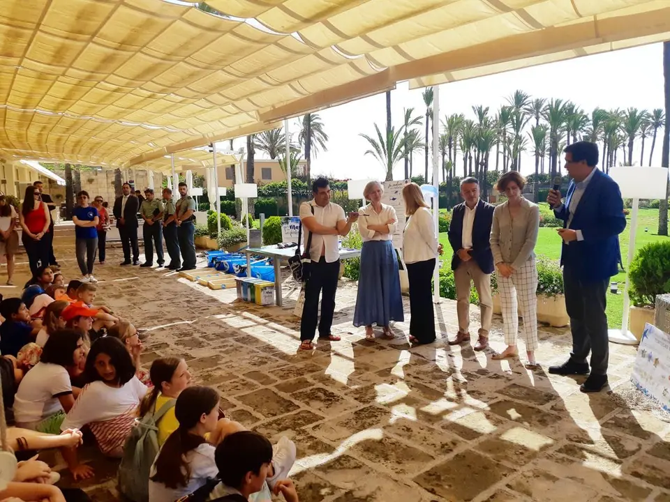 Presentación de la campaña #PorUnMarSinPlásticos. EP