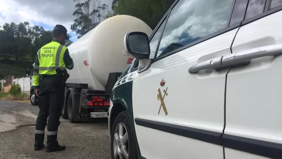 Camión de combustible interceptado en Aranga. EP