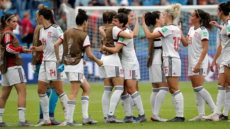 Las jugadoras españolas celebraron el pase a Octavos. EFE.