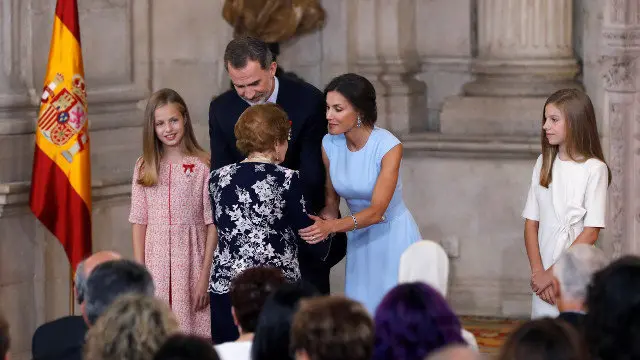 Clotilde Veniel, de 107 anos, foi condecorada polo Rei. BALLESTEROS (EFE)