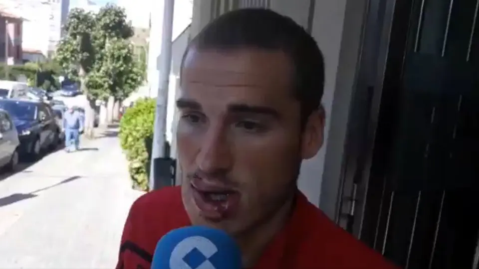 Álex Bergantiños hablo para los medios a su salida del hospital. COPE CORUÑA