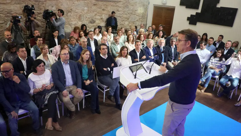 O presidente do PPdeG, Alberto Núñez Feijóo, durante a súa intervención en Santiago na reunión da xunta directiva autonómica. XOÁN REY (EFE)