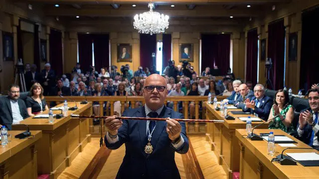 Baltar, investido presidente de la Diputación con el apoyo de DO. BRAIS LORENZO