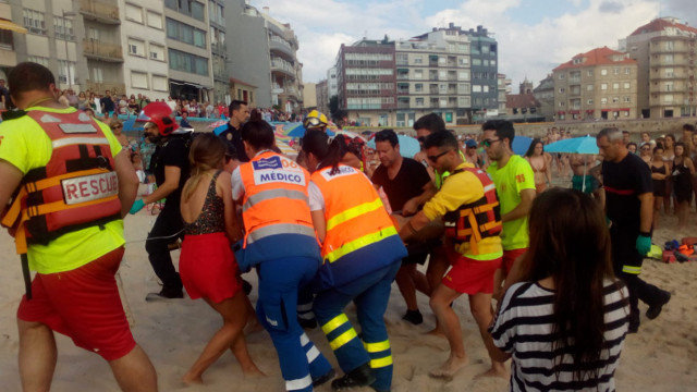 Evacuación de un bañista en Silgar. S.F.