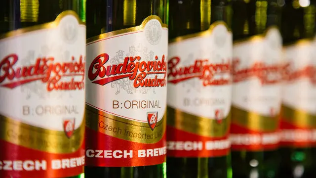 Unha das cervexas de Budejovicky Budvar. HIJOS DE RIVERA