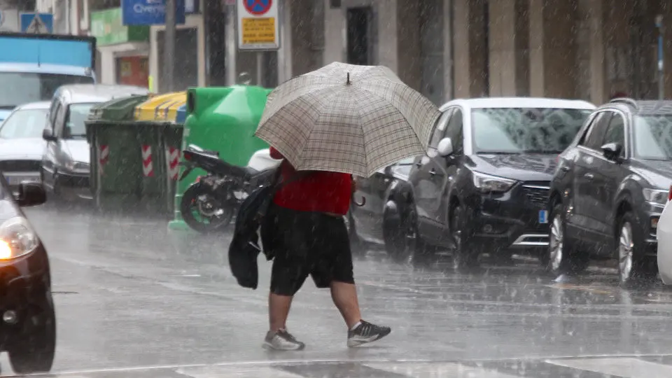 Lluvia intensa en Pontevedra. RAFA FARIÑA