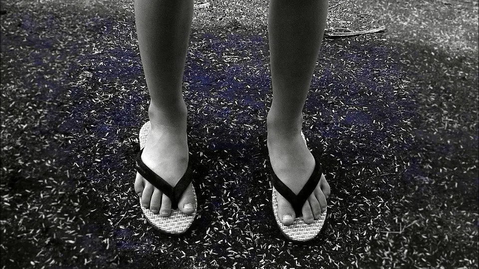 Los podólogos recomiendan no abusar de las chanclas. PIXABAY