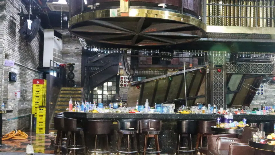 Interior del local Coyote Ugly tras el incidente. EFE