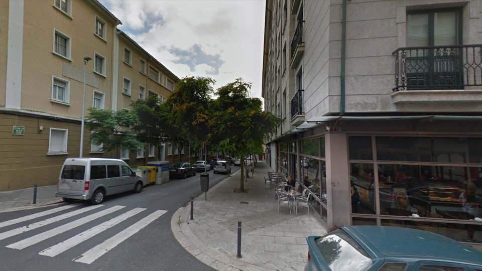 Calle Alcalde Usero, en Ferrol, donde se registró uno de los fallecimientos. GSV