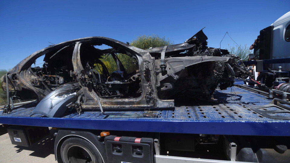 Os restos do vehículo de José Antonio Reyes. RAFA ALCAIDE (EFE)