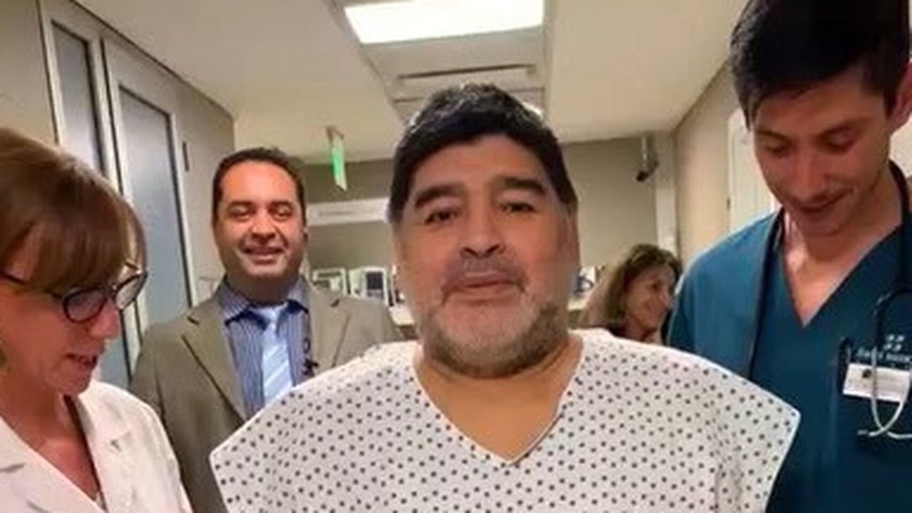 Maradona tras a operación. @maradona