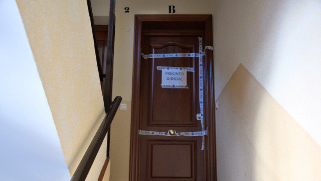 Entrada al domicilio en el que fue detenido el acusado de matar a su compañero de piso en Segovia. EFE