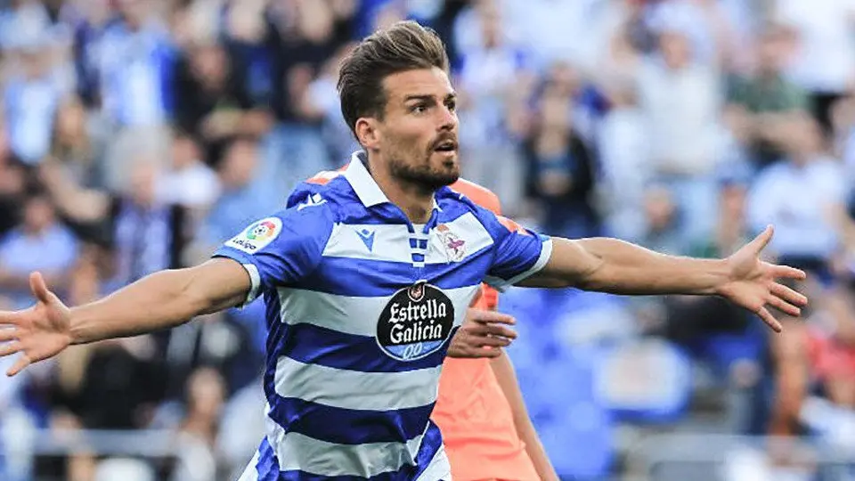 Christian Santos celebra el gol de la victoria. RC DEPORTIVO