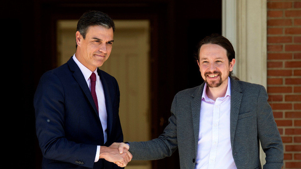 Los líderes del PSOE y Podemos, Pedro Sánchez y Pablo Iglesias, en la Moncloa. LUCA PIERGIOVANNI (EFE)