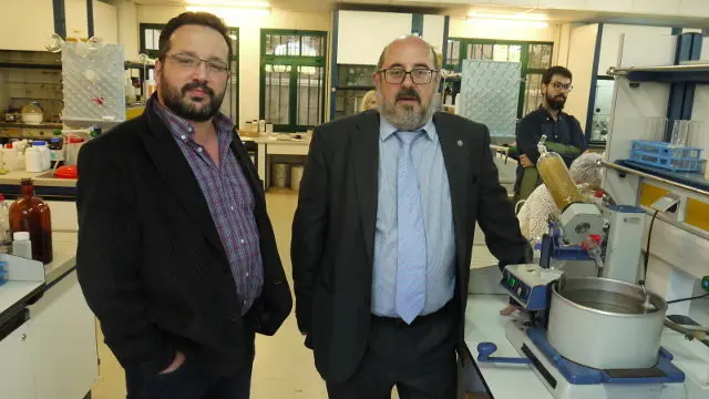 El decano del Colegio de Qu&iacute;micos de Galicia (derecha) y Juan Sanmart&iacute;n, vicedecano. EP