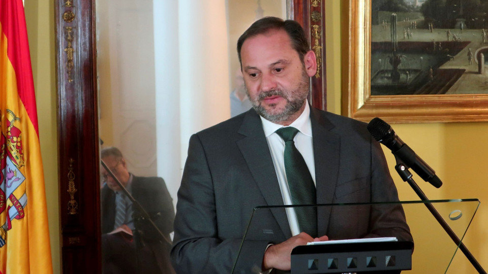 El ministro de Fomento en funciones, José Luis Ábalos. IGNACIO ORTEGA (EFE)