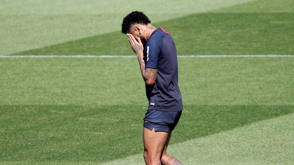 Neymar, en el entrenamiento del PSG de este jueves. YOAN VALAT (EFE)