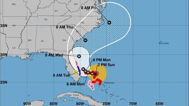 Pronóstico de cinco días del paso del huracán Dorian según el Centro Nacional de Huracanes. NHC (EFE)