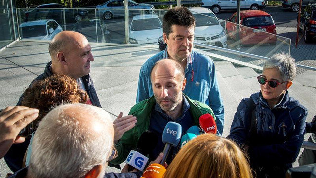 O alcalde de Ourense, Gonzalo Pérez Jácome, fai declaracións á súa chegada ao Palacio de Xustiza de Ourense. BRAIS LORENZO (EFE)