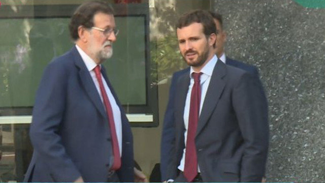 Un momento de las imágenes del encuentro entre Rajoy y Casado emitidas por La Sexta