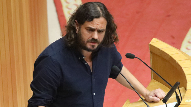 Antón Sánchez durante a súa intervención no Parlamento galego. PEPE FERRÍN (AGN)