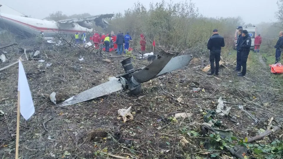 Los servicios de emergencia en el lugar del accidente. TWITTER (@JacdecNew)