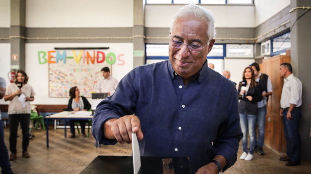 António Costa votando este domingo en Lisboa. EFE
