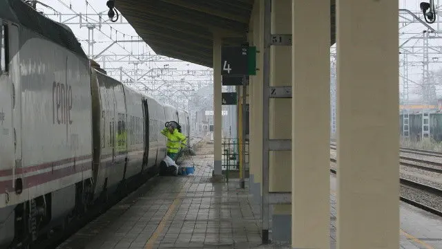 Un tren en Monforte. ARCHIVO