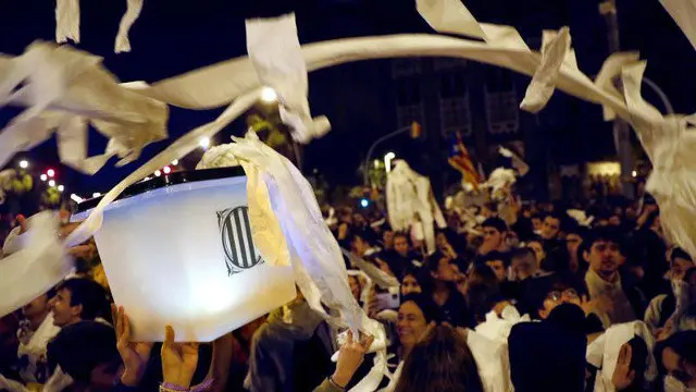 Concentración ante la consellería del Interior. TONI ALBIR