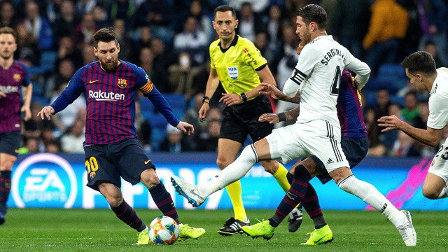Messi e Sergio Ramos durante un partido da tempada pasada. EFE