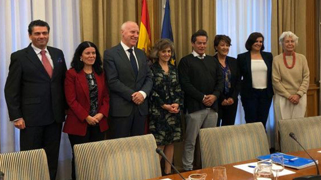 Carcedo, con representantes de la Federación Española de Fibrosis Quística. EP