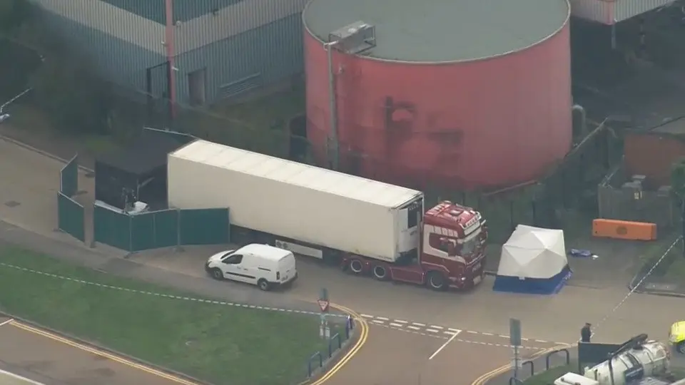 Imagen del camión en el que se hallaron 39 cadáveres. YOUTUBE