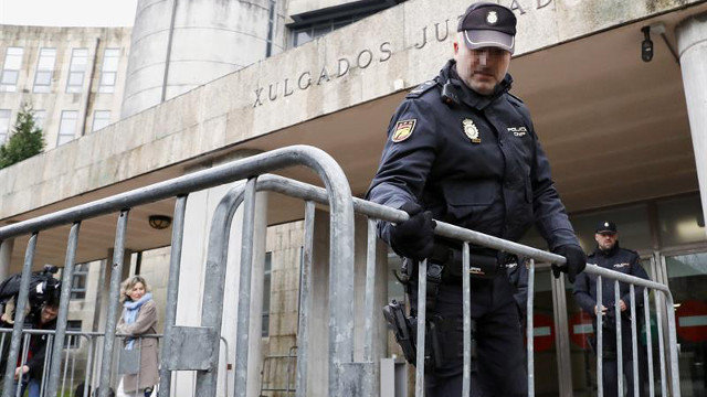 Despliegue policial en los juzgados de Santiago por el juicio de Diana Quer. LAVANDEIRA JR