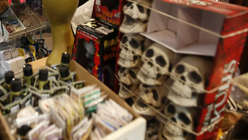 Tienda con artículos de Halloween