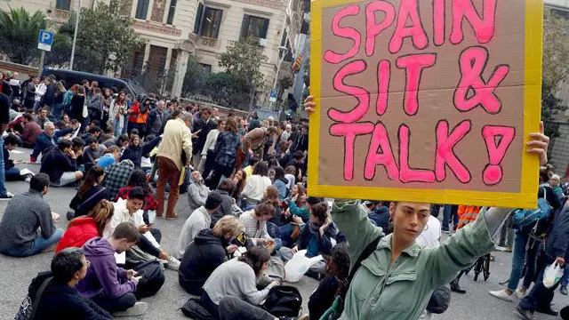 Asistentes a una concentración convocada por Tsunami Democratic. TONI ALBIR