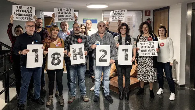 Representantes de CIG Ensino durante o peche na Consellería de Educación. TWITTER