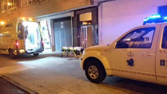 Intervención en Cedeira para auxiliar a una persona mayor. PROTECCIÓN CIVIL