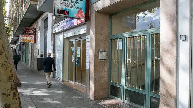  Edificio de la calle José Oto de Zaragoza en el que convivían la víctima y su agresor. JAVIER CEBOLLADA