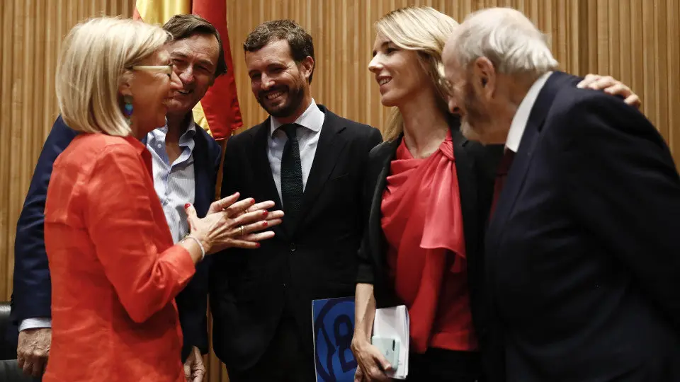 Rosa Díez, junto a Casado y Álvarez de Toledo durante la clausura de unas jornadas en septiembre. MARISCAL