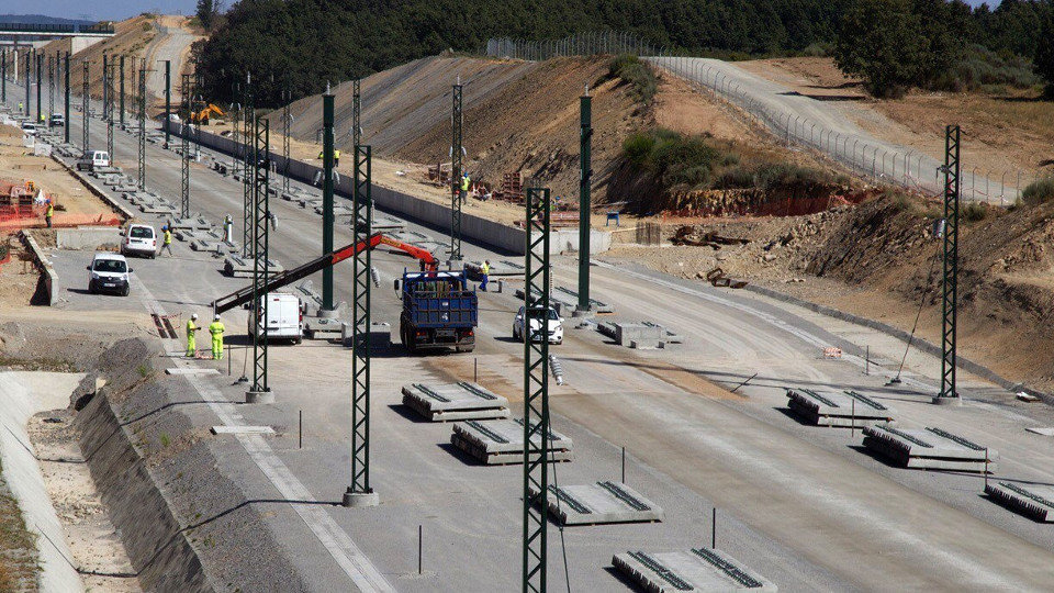 Obras de un tramo del Tren de Alta Velocidad Madrid-Galicia, a su paso por Zamora. EFE (AEP)