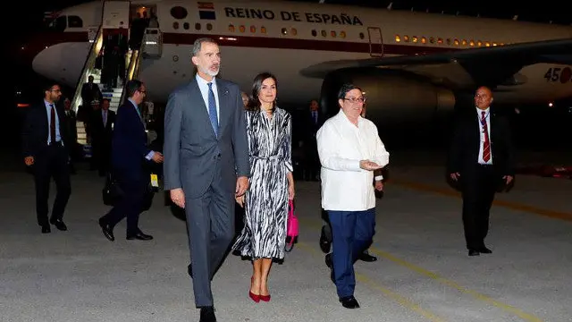 Felipe VI y la Reina Letizia, con el ministro de Relaciones Exteriores. JUAN CARLOS HIDALGO